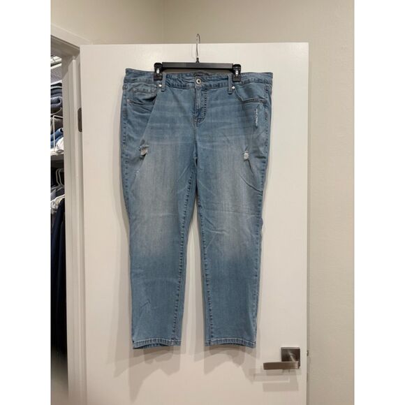 Torrid Boyfriend Straight Distressed Jeans 18 Short - EUC - Picture 1 of 11